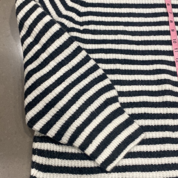 NWT gap grey white striped hooded sweater XL tall - Picture 10 of 11